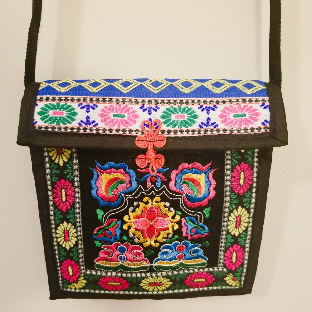 🇹🇭 Small crossbody embroidered bag from Thailand